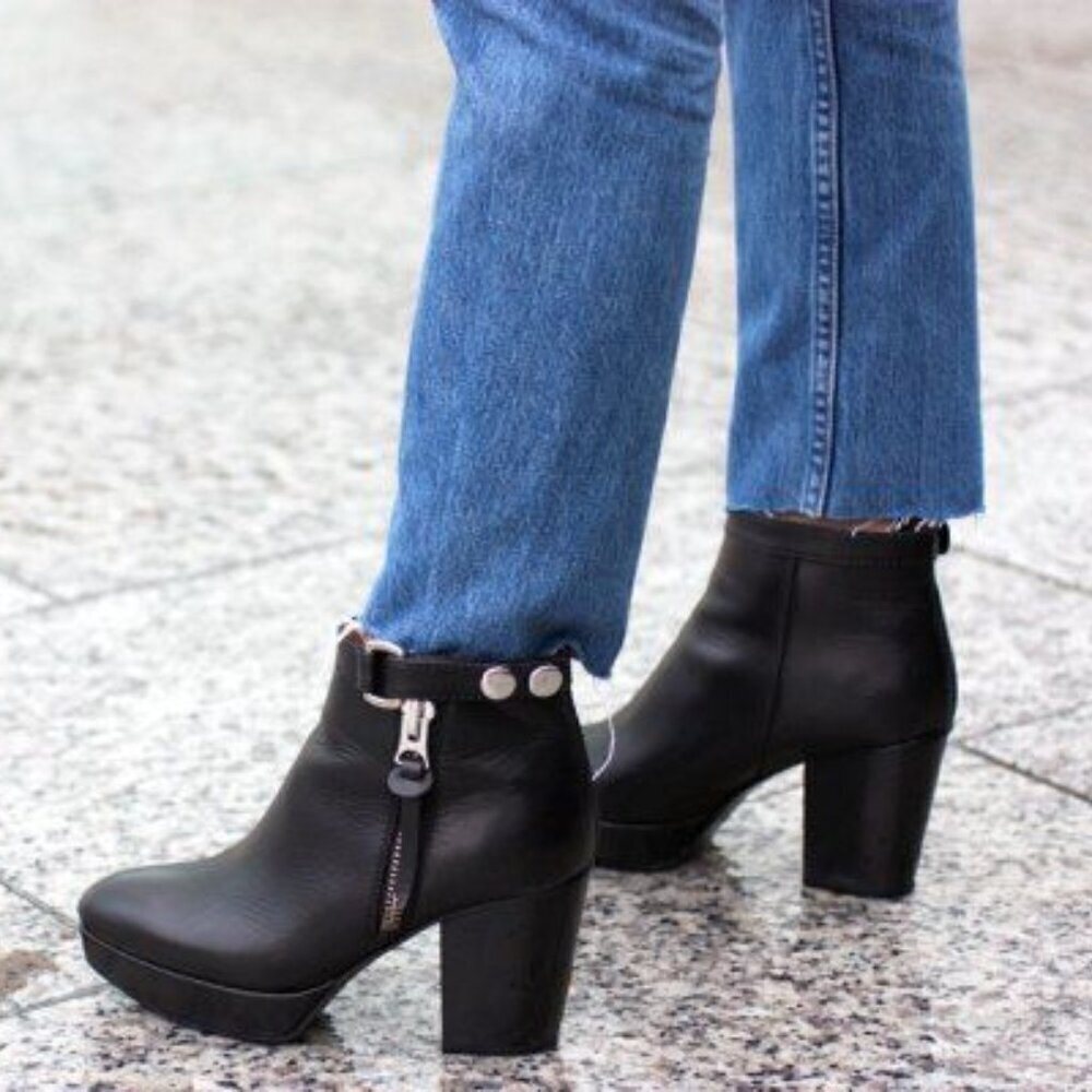 Acne Studios Orbit Black Leather Heeled Ankle Boots EU 40 / US 10